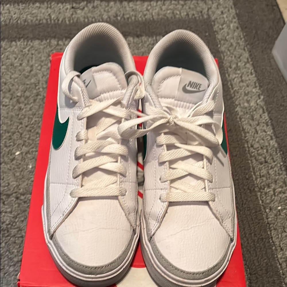 Nike Court Legacy Lo | White & Green - Picture 5 of 7